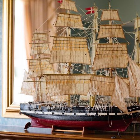 Balincourt Hotel Bournemouth Exterior foto Model of the clipper Flying Cloud