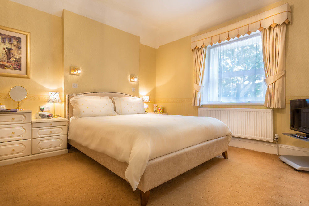 Balincourt Hotel Bournemouth Exterior foto A bedroom at the hotel