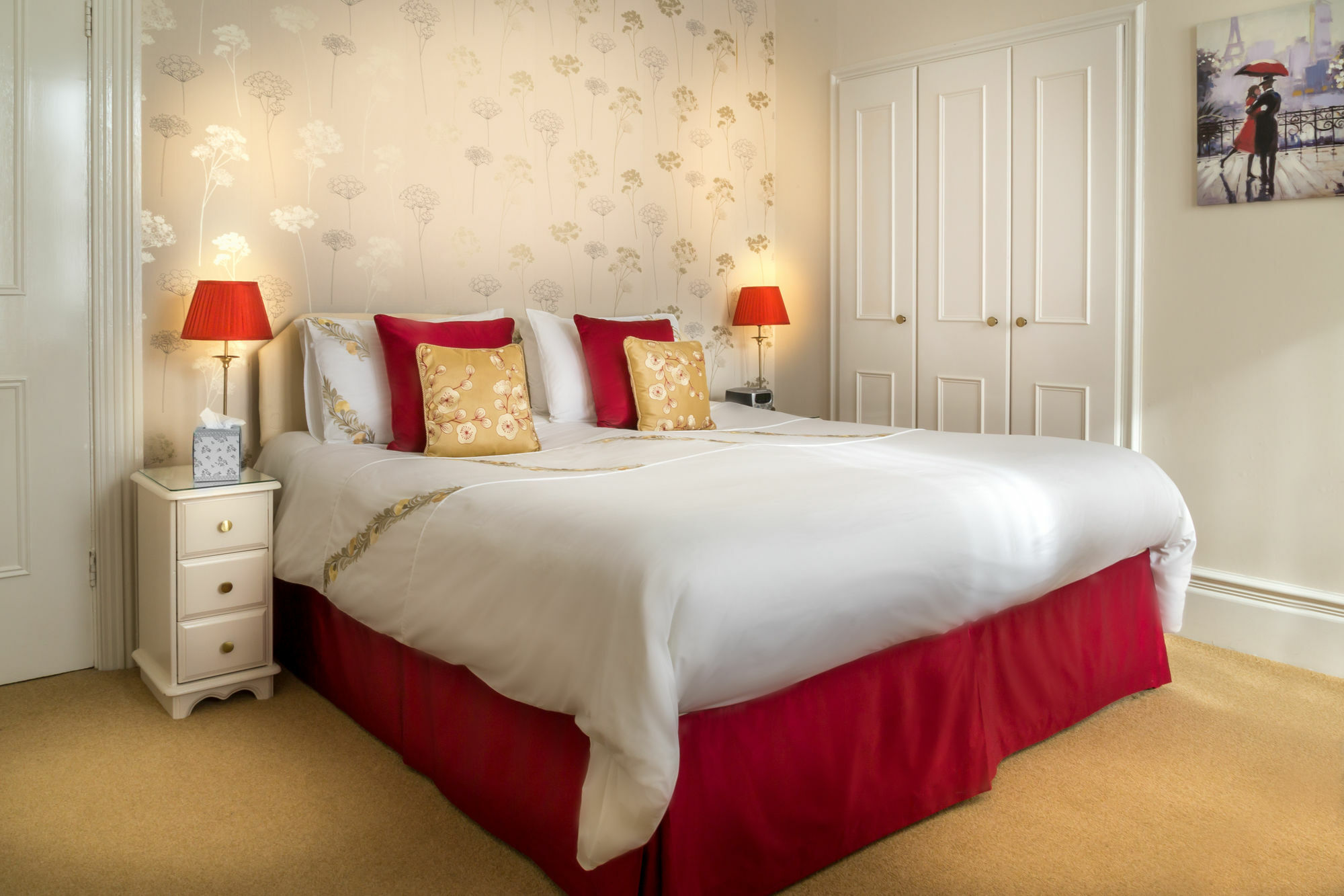 Balincourt Hotel Bournemouth Exterior foto A bed with a bed skirt